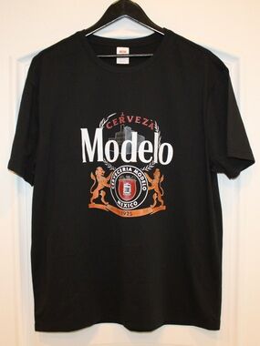 Modelo T-shirt (men’s XL) (NWOT)